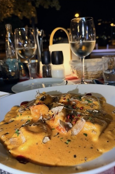 Raviolis con trufa y gambas