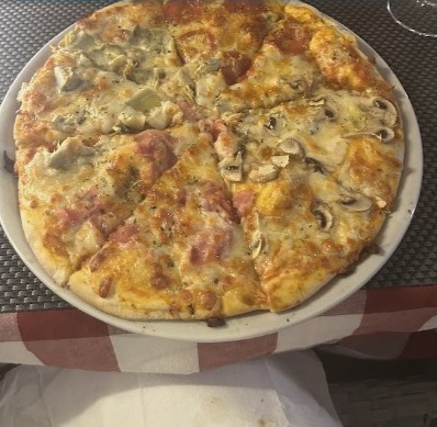 Pizza artesanal en horno de leña